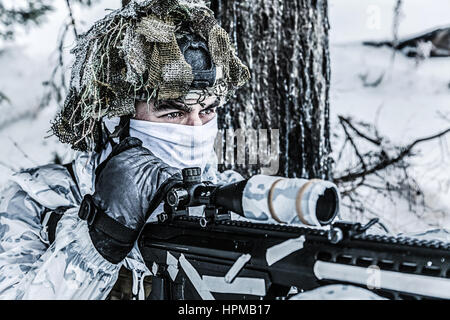 Des montagnes de l'Arctique hiver sniper Banque D'Images