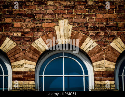 Détail architectural en maçonnerie sur Clock Tower Building, Easingwold, Yorkshire, UK. Banque D'Images