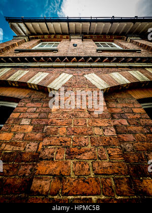 Détail architectural en maçonnerie sur Clock Tower Building, Easingwold, Yorkshire, UK. Banque D'Images