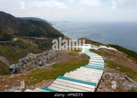 Promenade à la mer et route de montagne le long de l'océan Banque D'Images