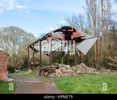 Ancienne grange, Thurgaton acier désaffecté, Dorset, England, UK Banque D'Images
