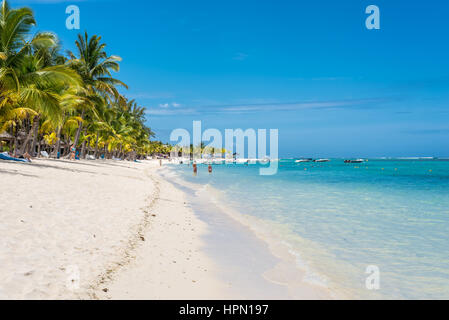 Le Morne, Île Maurice - décembre 7, 2015 : plage de Le Morne Brabant, l'une des plus belles plages de Maurice et le site de nombreux hôtels et tourisme faci Banque D'Images