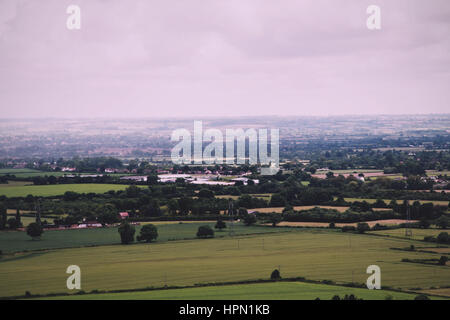 Ciel nuageux sur la Chilterns dans Buckinghamshire, Angleterre Vintage Retro Filtre. Banque D'Images