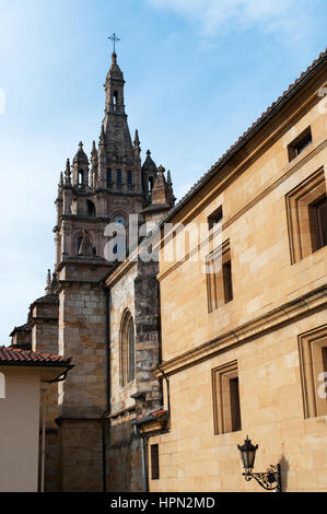 La Basilique Begona, un 16e siècle église dédiée au saint patron de Gascogne, la Vierge Begona, à la fin de l'escalier de Mallona Calzadas Banque D'Images