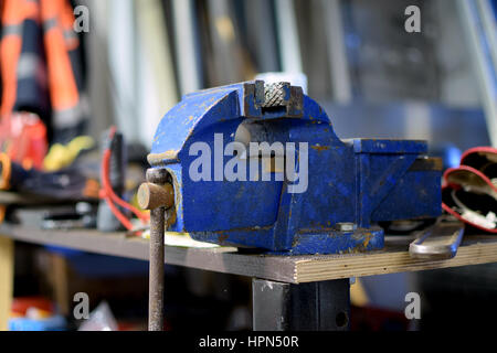 Libre d'étau à l'atelier de métal. Banque D'Images