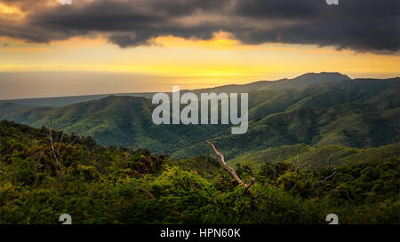 Coucher de soleil sur le parc national Topes de Collantes, Cuba Banque D'Images