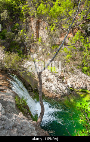 Randonnée à pied le long de la rivière Borosa dans le Parc Naturel Sierra de Cazorla, Andalousie, Espagne Banque D'Images