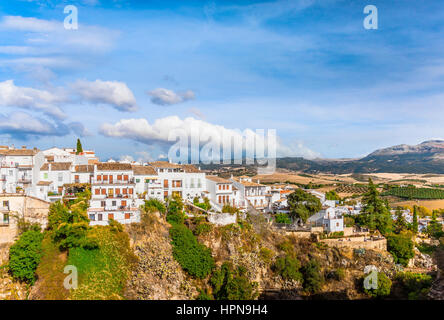 Ronda et vue de la Sierra de las Nieves, province de Malaga, vue de balcon Mirador de Aldehuela, Andalousie, Espagne Banque D'Images