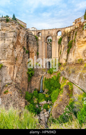 La construction du nouveau pont de Ronda sur El Tajo et la rivière Guadalevín, province de Malaga, Andalousie, Espagne Banque D'Images