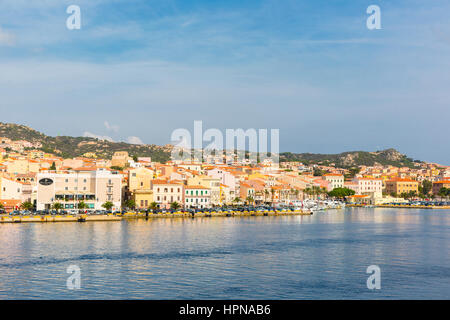 Voir le port de La Maddalena de ferry, nord de la Sardaigne, Italie Banque D'Images