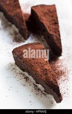 Tranches de gâteau au chocolat sans gluten Banque D'Images