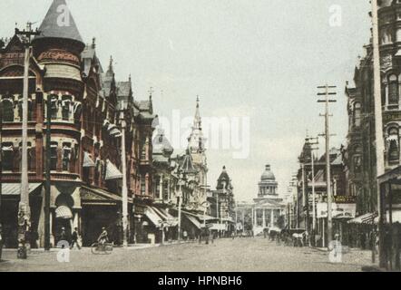 Carte postale de l'édifices le long de la Mariposa Street, Fresno, Californie, 1914. À partir de la Bibliothèque publique de New York. Banque D'Images