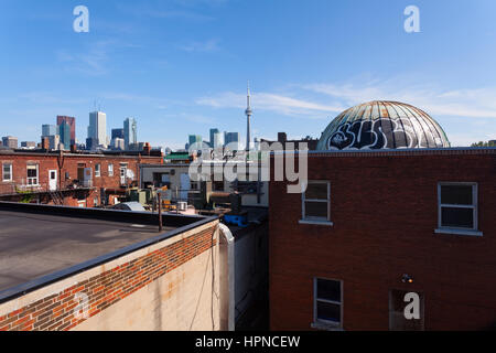 Le centre-ville de Toronto Skyline vu de Kensington Market. Toronto, Ontario, Canada. Banque D'Images