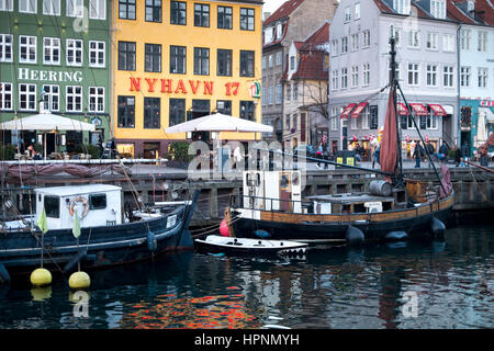 17 Nyhavn de Copenhague et bateaux Banque D'Images