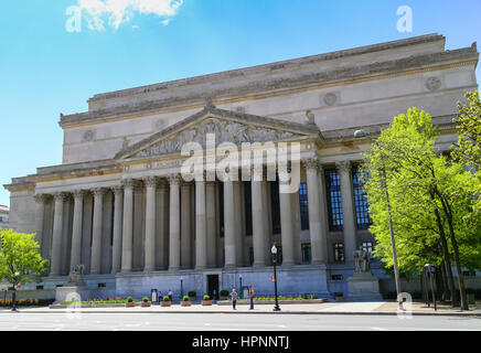Washington DC, USA - 2 mai 2015 : l'édifice des Archives Nationales à Washington, DC, vu de la Pennsylvania Avenue. Banque D'Images