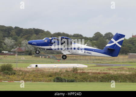 G-CAIS, un de Havilland Canada DHC-6-400 de Viking Air) Twin Otter exploité par Loganair au nom du gouvernement écossais, à l'aéroport de Prestwick. Banque D'Images