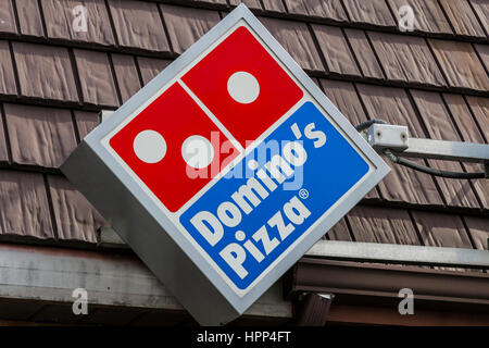 Indianapolis - Circa 2017 Février : Pizza Restaurant Carryout. Domino's est de 97 % appartenant à la franchise avec 840 franchisés indépendants VI Banque D'Images