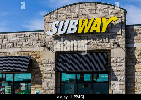 Indianapolis - Circa 2017 Février : Sandwich Subway Emplacement. Métro est le plus grand de la chaîne IV Sandwich sous-marin Banque D'Images