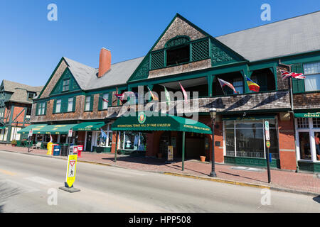 / Entrée store front à l'International Tennis Hall of Fame de Newport, Rhode Island, vu de la rue Banque D'Images