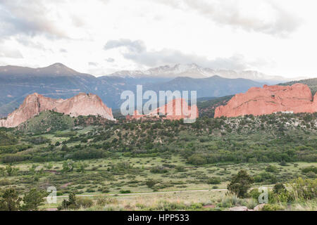 Lever du soleil sur le Jardin des Dieux à Colorado Springs Banque D'Images