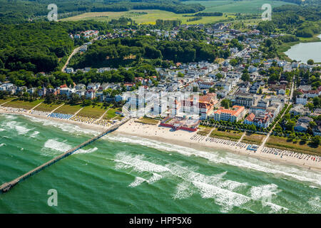 Maison thermale, longue plage de sable, Binz, côte de la mer Baltique, Mecklembourg-Poméranie-Occidentale, Allemagne Banque D'Images