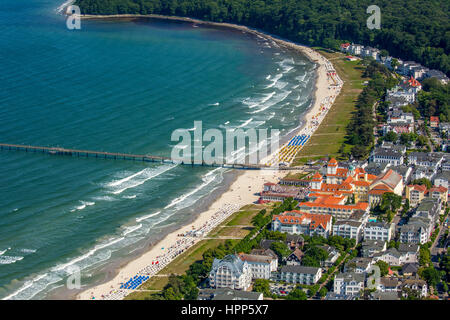 Plage avec spa, station balnéaire de la mer Baltique Binz, côte de la mer Baltique, Mecklembourg-Poméranie-Occidentale, Allemagne Banque D'Images