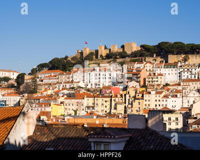 Lisbonne, Portugal - 19 janvier 2017 : , 2017 : le château Sao Jorge à Lisbonne, avec l'architecture environnante. Banque D'Images