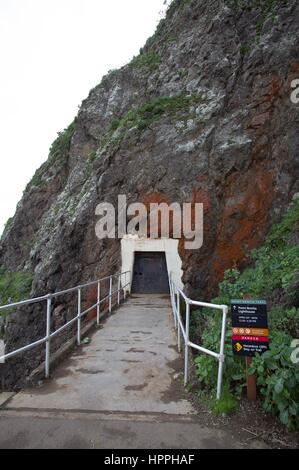 L'entrée du tunnel menant au phare de Point Bonita le Marin Headlands, CA, USA. Banque D'Images