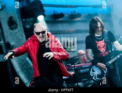 Rocker italien Vasco Rossi effectuant à Turin pendant la vivre Kom 2015 Banque D'Images