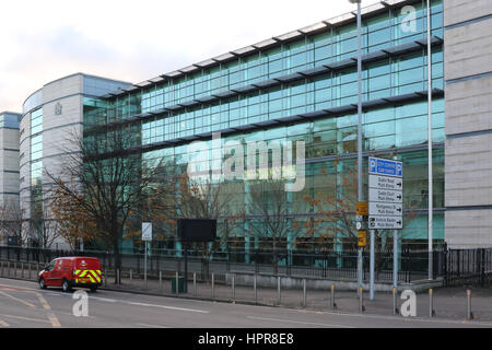 La Laganside Justice situé à Belfast, en Irlande du Nord. Les tribunaux Les tribunaux de l'état de la chambre, les tribunaux de comté, des soins de la famille des tribunaux et magistrats des tribunaux. Banque D'Images