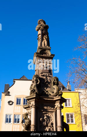 L'Europe, l'Allemagne, Cologne, Jan-von-Werth fontaine sur le Vieux marché dans le centre-ville historique. Banque D'Images