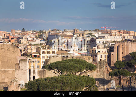 Vue sur le centre historique de Rome en un jour de printemps Banque D'Images