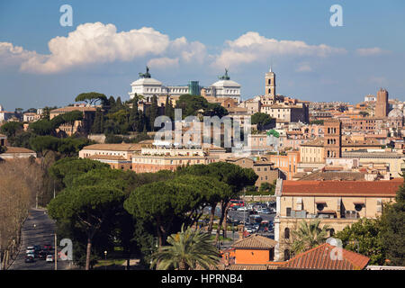 Vue sur le centre historique de Rome en un jour de printemps Banque D'Images