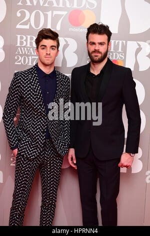 Drew Taggart et Alex Pall des Chainsmokers participant à la Brit Awards à l'O2 Arena, Londres. ASSOCIATION DE PRESSE Photo. Photo date : mercredi 22 février, 2017. Voir PA story SHOWBIZ Brits. Crédit photo doit se lire : Ian West/PA Wire. Usage éditorial seulement - pas de merchandising Banque D'Images