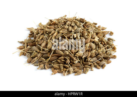 Des tas de graine d'anis (ANIS) isolé sur fond blanc Banque D'Images