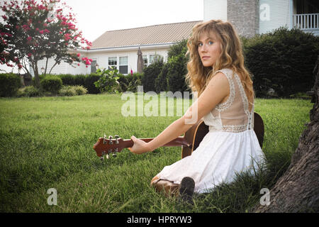 Guitare Country Girl Banque D'Images