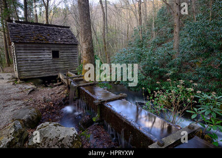 Le Reagan Grist Mill, la puissance de l'eau, de l'eau propulsé, moulins, tub-turbine de roue, canal sur le site de l'eau, meule, cabanes, chalet, ferme, hous Banque D'Images