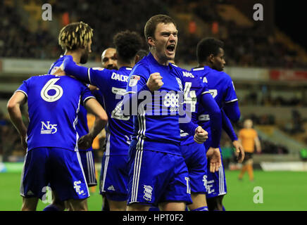 Craig Gardner la ville de Birmingham célèbre son premier but de la partie au cours de la Sky Bet match de championnat à Molineux, Wolverhampton. Banque D'Images