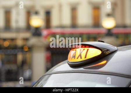 Une voiture de taxi à Londres - selective focus Banque D'Images