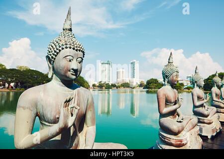 Temple bouddhiste à Colombo. Le Temple Gangaramaya Seema Malaka -. Le Sri Lanka. Banque D'Images