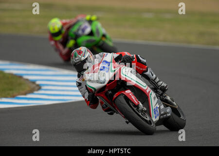 Phillip Island, Australie. 24 Février, 2017. Essais libres session 1. PJ Jacobson (avant) MV Agusta Reparto Corse Équipe du monde Supersport. Jacobson a terminé la journée à la deuxième place. Credit : Russell Hunter/Alamy Live News Banque D'Images