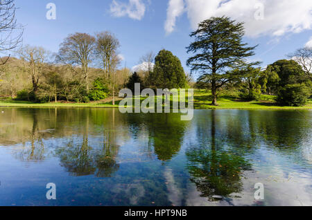 Littlebredy, Dorset, UK. Feb 24, 2017. Météo britannique. L'après-midi au soleil glorieux le lac à Bridehead Chambre Jardin à Littlebredy dans le Dorset. Maison Littlebredy Bridehead jardins à l'est l'endroit fictif d'Axhampton maison qui dispose en série 3 de la série à succès d'ITV Broadchurch qui revient sur les écrans le lundi 27 février. Credit : Graham Hunt/Alamy Live News Banque D'Images