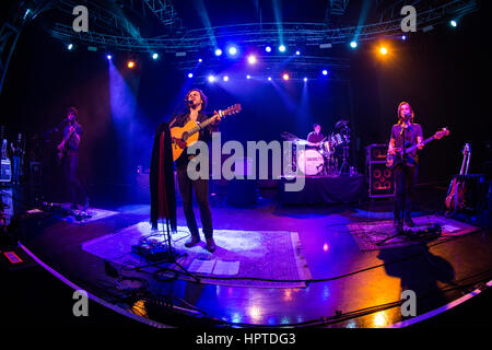 Milan, Italie. Feb 24, 2017. La chanteuse britannique JACK SAVORETTI effectue sur scène à Fabrique pendant la 'SLEEP Pas plus d'' Credit : Rodolfo Sassano/Alamy Live News Banque D'Images