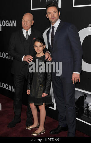 New York, NY, USA. Feb 24, 2017. Sir Patrick Stewart, Dafne Keen, Hugh Jackman lors de la Twentieth Century Fox une projection spéciale de Logan et le ventilateur à l'événement Jazz at Lincoln Center's Frederick P. Rose Hall de New York le 24 février 2017. Crédit : John Palmer/media/Alamy Punch Live News Banque D'Images