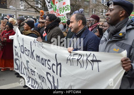 Berlin, Allemagne. Feb 25, 2017. Le mémorial pour les victimes de l'Afrique de mars du colonialisme à Berlin, Allemagne. Credit : Markku Rainer Peltonen/Alamy Live News Banque D'Images