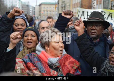 Berlin, Allemagne 25 Feb, 2017 Le Memorial March pour les pays d'Afrique victimes du colonialisme à Berlin, Allemagne. Credit : Markku Rainer Peltonen/Alamy Live News Banque D'Images