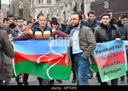 Whitehall, Londres, Royaume-Uni. Feb 25, 2017. Protestation à commémorer le 25e anniversaire de 161 civils Azéris ethniques de la ville de Khojaly les 25 et 26 février 1992 par l'Armenian Crédit : Matthieu Chattle/Alamy Live News Banque D'Images