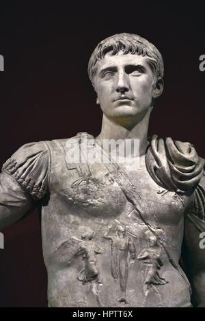 Julio Claudian Prince en chef 5BC-14 69 90 AD Statue - AD Le terme fait référence à la dynastie des Julio-claudiens cinq premiers empereurs romains-Auguste, Tibère, Caligula, Claude, et Nero ou la famille à laquelle ils appartiennent. Ils ont décidé l'Empire romain à partir de sa création sous Auguste, dans la seconde moitié du 1er siècle (44/31/27) C.-B., jusqu'à l'an 68 quand le dernier de la ligne, Nero Banque D'Images