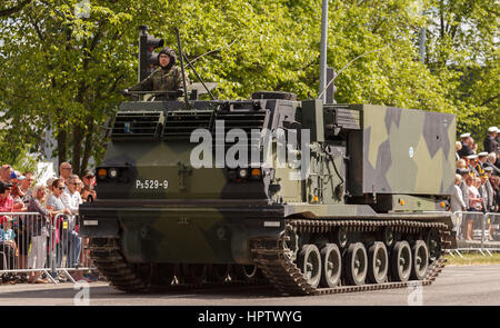 MLRS véhicule sur le drapeau Day Parade à Turku, Finlande le 4 juin 2016 Banque D'Images