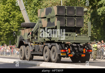 NASAMS système de missiles sol-air véhicule de lancement sur le drapeau Day Parade à Turku, Finlande le 4 juin 2016. Banque D'Images